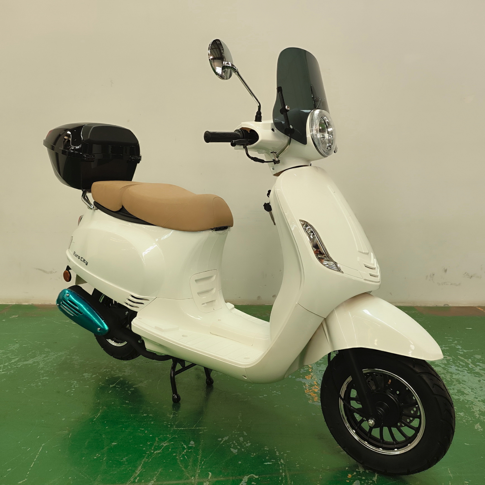 Euro City Motor Scooter Deluxe - Image 2
