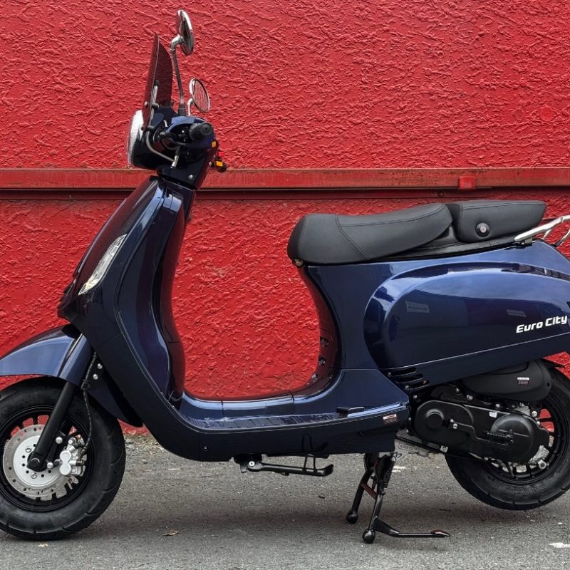 Euro City Motor Scooter Deluxe