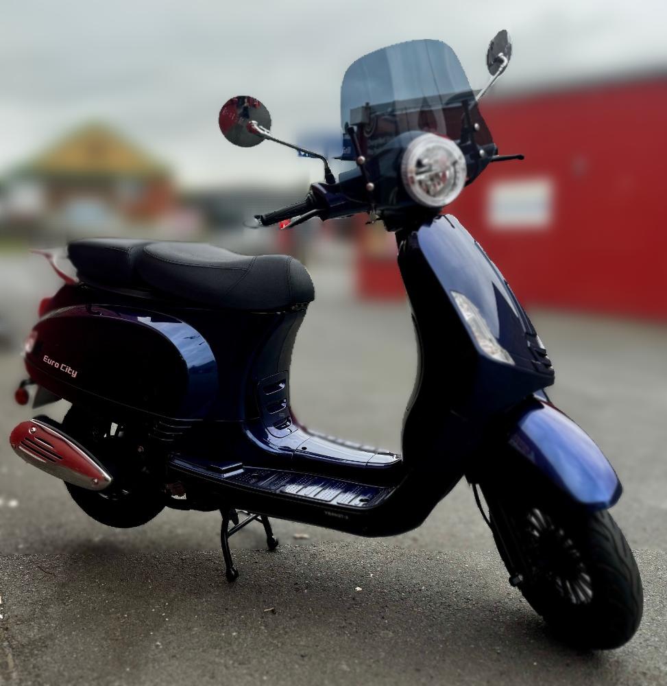 Euro City Motor Scooter Deluxe - Image 3