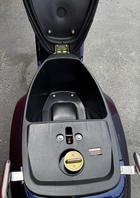 Euro City Motor Scooter Deluxe - Image 10